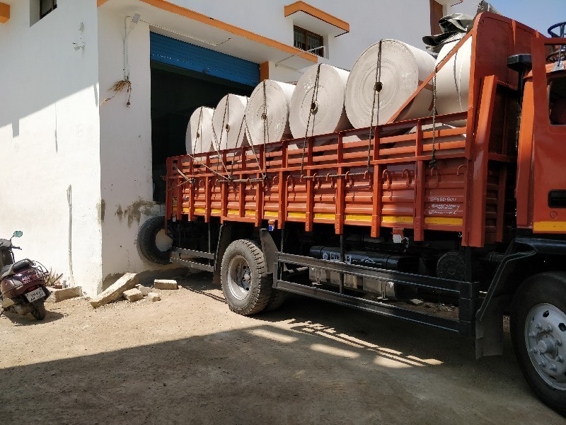 paper plate manufacturer