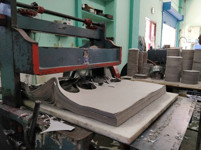 paper plate manufacturer