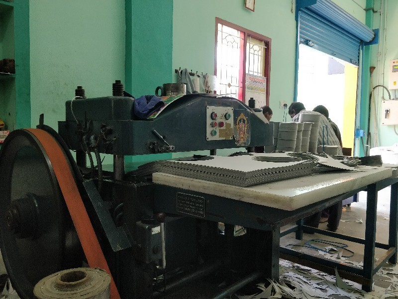 paper plate manufacturer