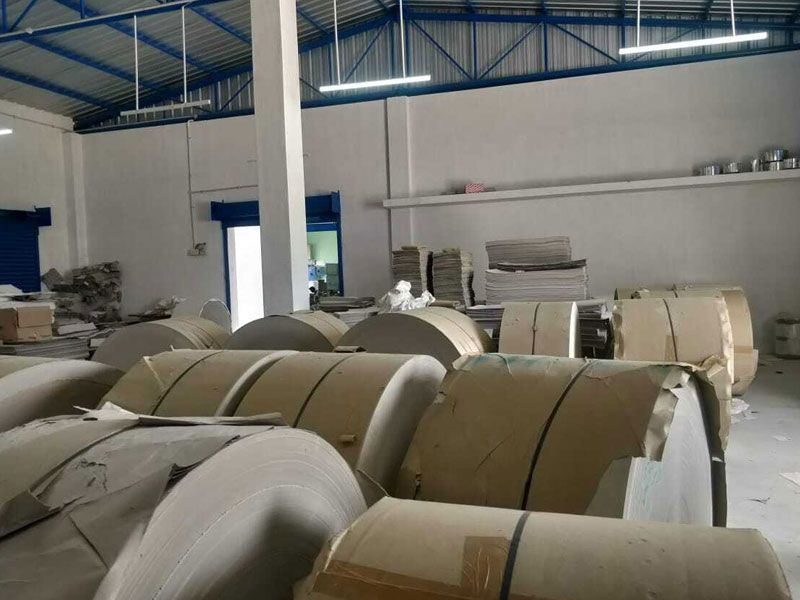 paper plate manufacturer